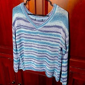 SMALL VNECK GEOPRINT SWEATER